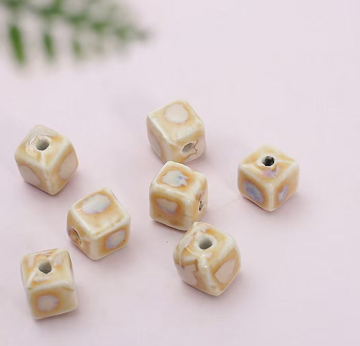 可愛い陶磁器ビーズ