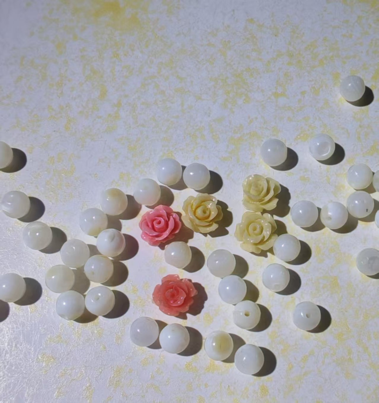 貝光花結び｜貝殻ビーズ×バラ×かわいいハンドメイド素材